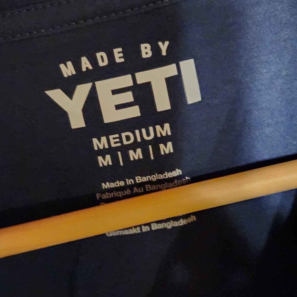 🧊 YETI "Ice Cold YETI" Navy T-Shirt - NWT Women's Medium - Picture 4 of 6